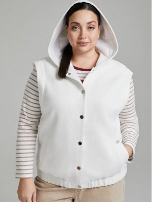 Жилет Жилет с капюшоном из футера с начесом в стиле sport casual прямого силуэта. Комфортная эластичная резинка по низу изделия создает дополнительный комфорт и посадку. Центральная застежка на кнопка