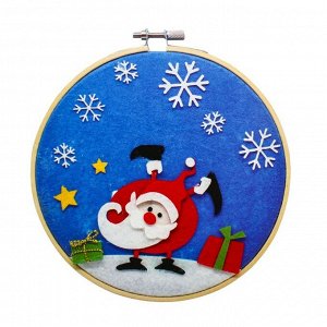 Аппликация из текстильных деталей на пяльцах «Дед Мороз»
