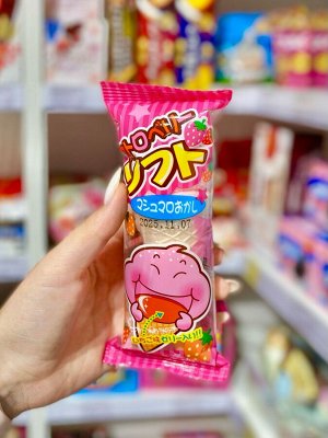 Вафельный рожок с зефиром маршмелоу с клубничным желе Yaokin 17 гр Японкие сладости