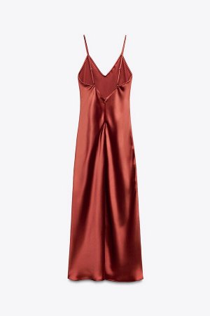 платье ЦВЕТ как на первом фото ПЛАТЬЕ МИДИ ИЗ АТЛАСА (MIDI-KLEID IN SATINOPTIK) Атласное платье средней длины. V-образный вырез и узкие регулируемые бретели. Потайная молния в заднем шве. СОСТАВ МАТЕР