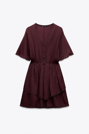 платье ЦВЕТ как на первом фото МИНИ-ПЛАТЬЕ С КРУЖЕВНОЙ ОТДЕЛКОЙ (MINIKLEID MIT SPITZENKANTE) Платье с V-образным вырезом и короткими рукавами. Эластичный пояс. Украшен кружевной отделкой и пуговицами 