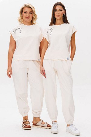 Брюки Брюки Kivviwear 418412 шампань 
Состав: Хлопок-92%; Эластан-8%;
Сезон: Лето
Рост: 170

Эти брюки - отличный выбор для тех, кто любит спортивный и элегантный стиль. Они выполнены из двухниточног