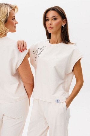 Костюм Костюм Kivviwear 4183418412 шампань 
Состав: Хлопок-92%; Эластан-8%;
Сезон: Лето
Рост: 170

Спортивный костюм из ткани двухниточного футера качества Пенье это идеальное сочетание комфорта и ст