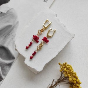 Серьги с красными кораллами в позолоченой фурнитуре