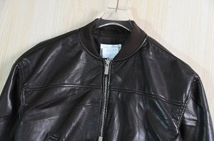 Куртка с длинными рукавами из иск. кожи, воротник стойка, на молнии, коричневая