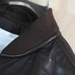 Куртка с длинными рукавами из иск. кожи, воротник стойка, на молнии, коричневая