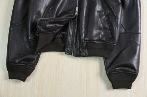 Куртка с длинными рукавами из иск. кожи, воротник стойка, на молнии, коричневая