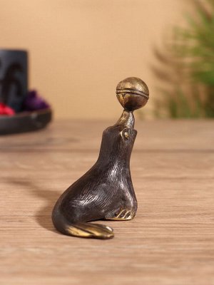 Сувенир «Тюлень с мячом», 7*4*7 см, бронза