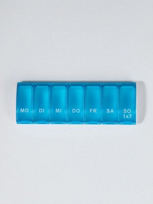 Таблетница «Неделька», немецкие буквы, 7 секций, 13.5x5x1.8 см, синяя, белая