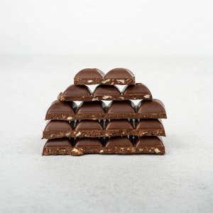 Шоколад Nilambari молочный на кешью с перцем и ананасом