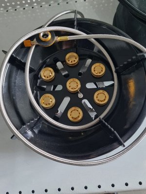 Газовая плита в черном чехле М702/М072