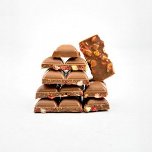Шоколад на кэробе Nilambari нежный с клубникой и бананом