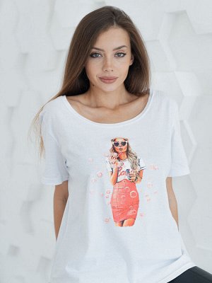 Футболка. Цвет: Белый