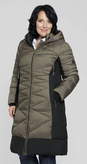 1914 хаки Длинное теплое зимнее пальто, подчеркивающее вашу индивидуальность. Оригинальная стежка в сочетании с черным цветом отделочной ткани подчеркивают стройность фигуры.
Застежка на центральную 
