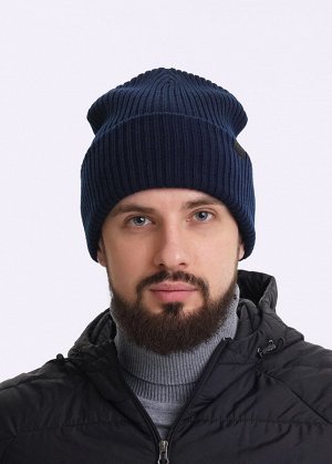Шапка Артикул поставщика: 423565аш
Состав: 70% акрил, 30% шерсть
Сезон: Осень, Зима
Год: 2025
Страна: Россия

Мужская двойная шапка, ластичного переплетения с отворотом, декорирована логотипом- наши