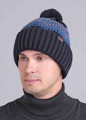 Шапка Артикул поставщика: 444183ап флис
Состав: 85% акрил, 15% полиамид(ПА)
Сезон: Осень, Зима
Год: 2025
Страна: Россия

Мужская шапка жаккардового переплетения с отворотом, декорирована нашивкой ло