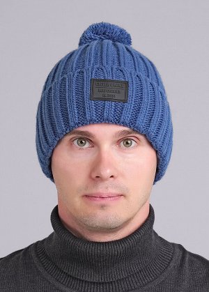 Шапка Артикул поставщика: 433802ап флис
Состав: 85% акрил, 15% полиамид(ПА)
Сезон: Осень, Зима
Год: 2025
Страна: Россия

Мужская шапка с помпоном, с отворотом, декорирована стильной нашивкой в центр