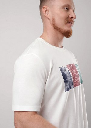 Футболка. Цвет: молочный