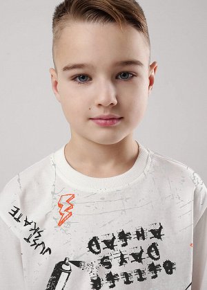 Футболка. Цвет: молочный