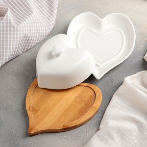 Маслёнка фарфоровая на деревянной подставке Доляна «Эстет. Сердце», 17?12,5?8 см, цвет белый