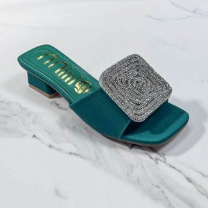 Женские босоножки с толстым каблуком и декоративной пряжкой, зеленый малахит