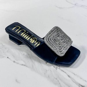 Женские босоножки с толстым каблуком и декоративной пряжкой, черный