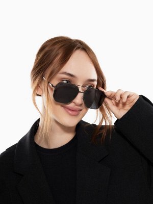 Очки солнцезащитные uv 400, дужка 14.2 см, ширина 13.1 см, линза 5.1x5.9 см