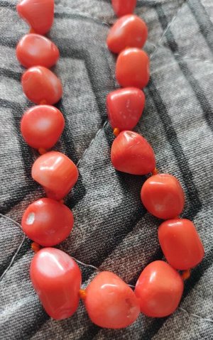 Коралловые бусы