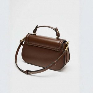 Сумка Сумка бренда &quot; ZARA &quot;- это всегда отменный стиль и высокое качество.
Материал : экокожа
Размер: 23-16-7 см
