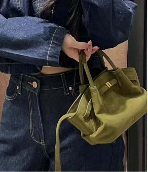 Сумка Видео: https-//www.modernbag.ru/media/upload/%D0%BD%D0%B0%D0%B1%D0%BE%D1%80%201/taobao.mp4	Женская сумка.
Материал: велюр&nbsp;