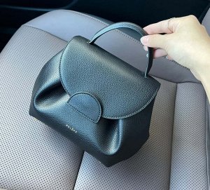Сумка Видео: https-//www.modernbag.ru/media/upload/%D0%BD%D0%B0%D0%B1%D0%BE%D1%80%201/491070190368.mp4	Женская сумка.
Материал: натуральная кожа ( сертификат на изделие - см.в ряду фотографий)
Размер: