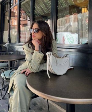 Сумка Видео: https-//www.modernbag.ru/media/upload/%D0%BD%D0%B0%D0%B1%D0%BE%D1%80%201/A-PL-1004%20(10000).mp4	Женская сумка.
Материал: натуральная кожа ( сертификат на изделие - см.в ряду фотографий)

