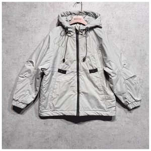 Куртка Куртка для мальчика.
Время года: весна/осень. Утеплитель: синтепон 80гр.
Модель свободного кроя. Низ куртки регулируемый. Капюшон глубокий с регулировкой.