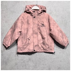 Куртка Куртка для девочки.
Время года: весна/осень. Утеплитель: синтепон 80гр.
Модель свободного кроя. Низ куртки регулируемый. Капюшон глубокий с регулировкой.
