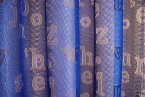 Готовые шторы арт.  22385/200, АЛФАВИТ, комплект для детской, размеры: тюль: 300 см ширина х 170 см высота.;  портьеры (145 см ширина. х 200 см высота) х 2
