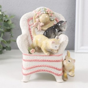 Сувенир музыкальный механический «Котята в кресле», 14x13x10.5 см