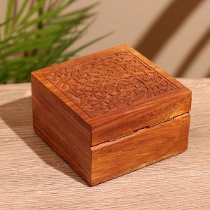 Шкатулка резная 10х10х6 см, дерево шишам