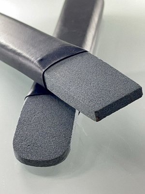 Камень для тримминга из мелкого абразива с черной ручкой
