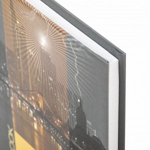Блокнот МАЛЫЙ ФОРМАТ 110х147мм, А6, 80л, твердый, клетка, выборочный лак, BRAUBERG, Город, 123246