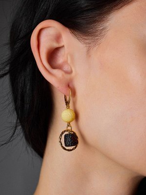 Нарядные серьги «Марс» с натуральным белым и чёрным янтарём