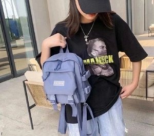 Рюкзак Варианты расцветки: синий
Материал: 
Голубой рюкзак изготовлен из качественного полиэстера прочной тканевой конструкции. Имеет несколько вместительных карманов. В верхней части рюкзака для удоб