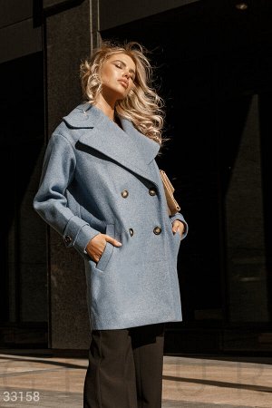 Пальто голубого цвета