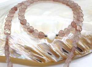 Чокер из клубничного кварца Сердце 6*6мм, 39см