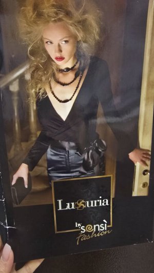 LUSURIA by Sensi Fasion. Италия. Женский лонгслив Afrodite черного цвета с длинным атласным поясом