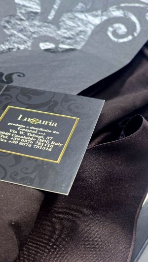 LUSURIA by Sensi Fasion. Италия. Женский лонгслив Afrodite черного цвета с длинным атласным поясом