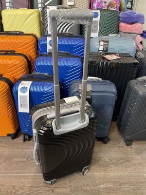 Чемодан маленький размер S 20" 40 л (ручная кладь) черный