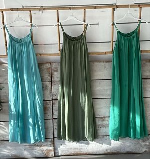 Платье ОБЯЗАТЕЛЬНО УКАЖИТЕ ЖЕЛАЕМЫЙ ЦВЕТ!
70% viscose 30% seta/silk