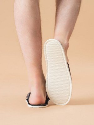 Тапочки Варианты расцветки: сахель, косички/синий, элтон
Ткань: полиэстер, Состав: Подкладка: полиэстер 100% Подошва: ЭВА 100%
Отличные легкие тапочки для тех, кто предпочитает классику. Станут прекра