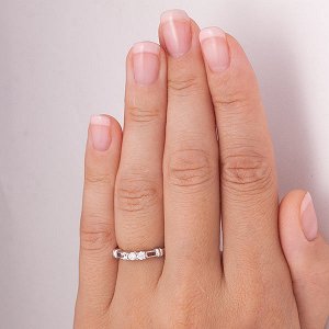 Серебряное кольцо с бесцветными фианитами 1045
