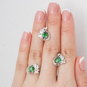 Серебряное кольцо с фианитом зеленого цвета 328